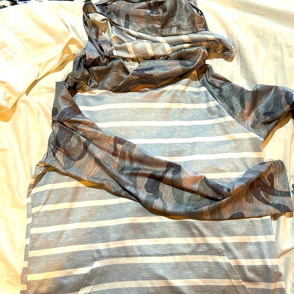 Hooded light weight long sleeve shirt